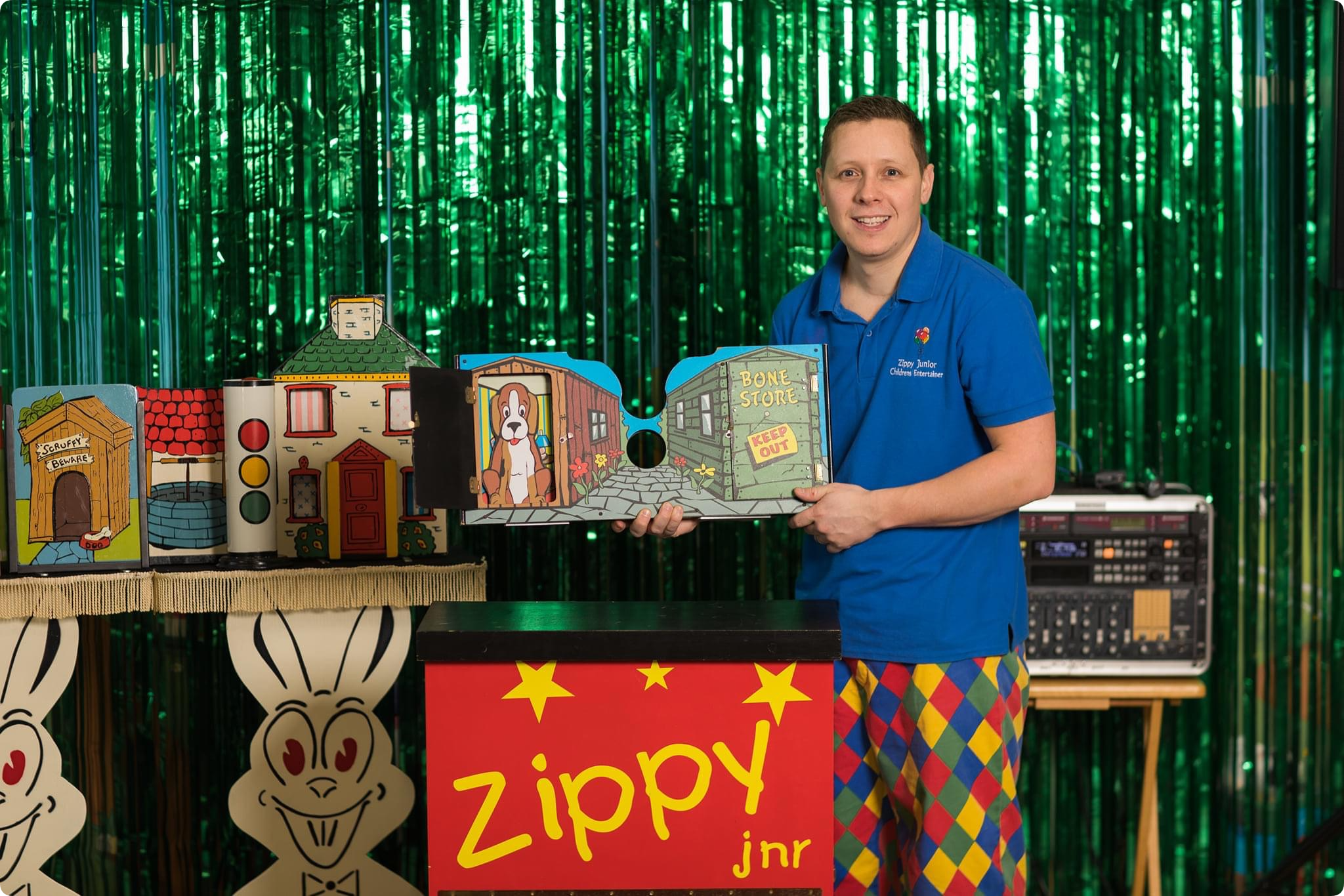 2 hour magic and disco show in Dubai - kids party entertainer